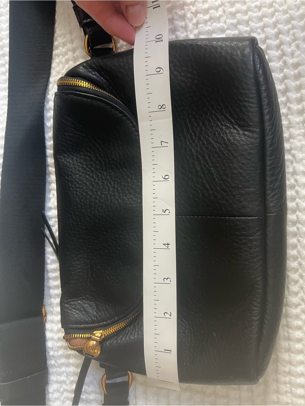 HOBO Fern Large Belt Bag
Pebbled Leather WARM HONEY Belt Bag with Tassel Zips - Picture 10 of 14